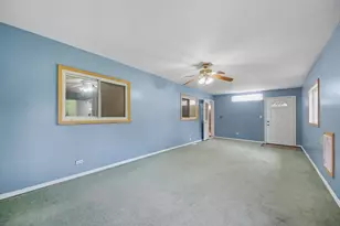670 Lakeview Ln, Hoffman Estates, IL 60169 - Photo 18