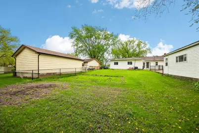 670 Lakeview Lane, Hoffman Estates, IL 60169 - Photo 38