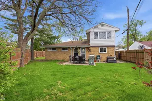 7301 Davis St, Morton Grove, IL 60053 - Photo 2