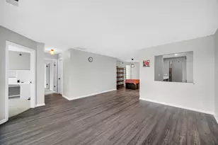 124 Glengarry Dr, Bloomingdale, IL 60108 - Photo 2
