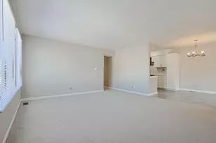 1332 Kingsbury Dr, Hanover Park, IL 60133 - Photo 6