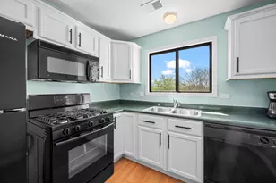 831 E Coach Rd, Palatine, IL 60074 - Photo 6