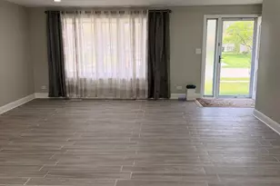 935 S Cedarcrest Dr, Schaumburg, IL 60193 - Photo 8