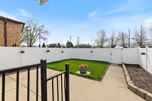 6718 W Forest Preserve Dr, Harwood Heights, IL 60706 - Photo 2