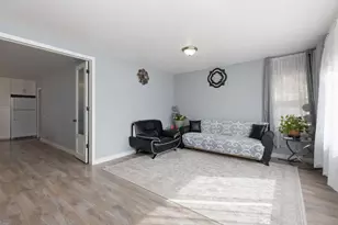 6718 W Forest Preserve Dr, Harwood Heights, IL 60706 - Photo 4