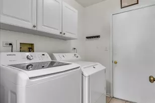 1990 Wildwood Ln, Hanover Park, IL 60133 - Photo 24