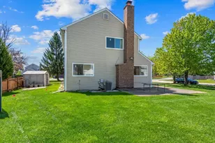 1990 Wildwood Ln, Hanover Park, IL 60133 - Photo 32