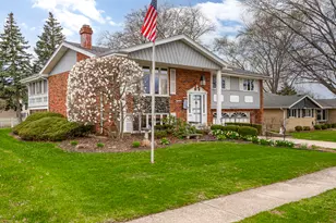 8537 Walnut Ave, Orland Park, IL 60462 - Photo 2