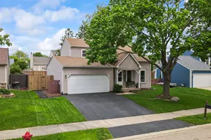 2250 Bannister Ln, Aurora, IL 60504 - Photo 2