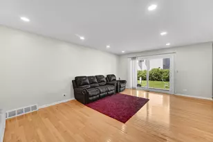 406 Hummingbird Ct, Deerfield, IL 60015 - Photo 6