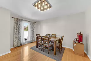 406 Hummingbird Ct, Deerfield, IL 60015 - Photo 8