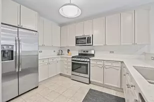 140 N Euclid Ave, Oak Park, IL 60301 - Photo 6