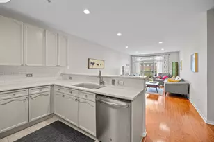 140 N Euclid Ave, Oak Park, IL 60301 - Photo 8