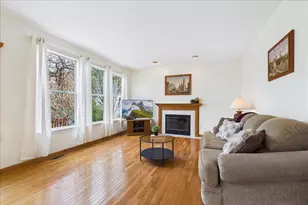 913 Meadowridge Dr, Aurora, IL 60504 - Photo 14