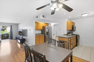 14B Kingery Quarter, Willowbrook, IL 60527 - Photo 6