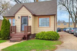 224 N Wolf Rd, Wheeling, IL 60090 - Photo 2