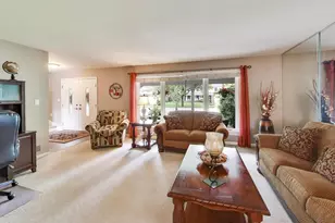 309 E Russet Way, Palatine, IL 60067 - Photo 8