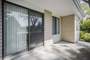 411 Stevenson Pl, Vernon Hills, IL 60061 - Photo 2