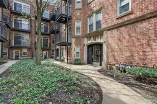 1651 W Pratt Blvd, Chicago, IL 60626 - Photo 1