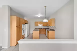 2075 Ivy Ridge Dr, Hoffman Estates, IL 60192 - Photo 6