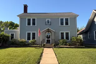 909 E 3rd St, Centralia, IL 62801 - Photo 2