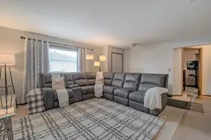 2512 Live Oak Dr, Crest Hill, IL 60403 - Photo 2