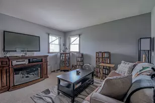 2512 Live Oak Dr, Crest Hill, IL 60403 - Photo 8