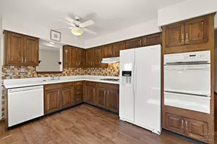 2806 N Dryden Pl, Arlington Heights, IL 60004 - Photo 14