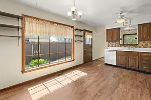 2806 N Dryden Pl, Arlington Heights, IL 60004 - Photo 16