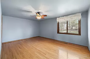 2806 N Dryden Pl, Arlington Heights, IL 60004 - Photo 18