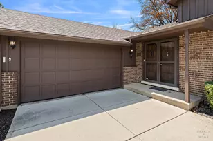 2806 N Dryden Pl, Arlington Heights, IL 60004 - Photo 2