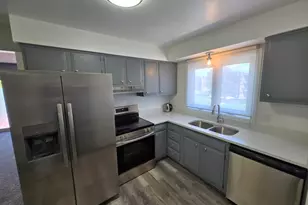 643 N Carroll Pkwy, Glenwood, IL 60425 - Photo 8
