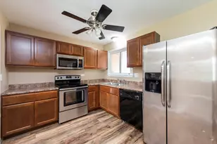 2625 Varonen Ave, Waukegan, IL 60087 - Photo 8