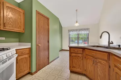 3431 Lake Side Circle, Joliet, IL 60431 - Photo 8