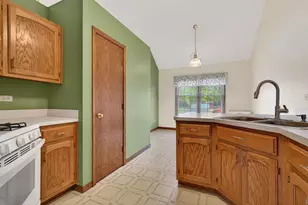 3431 Lake Side Cir, Joliet, IL 60431 - Photo 8