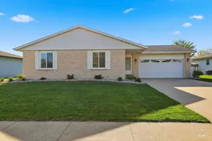 545 N Monroe Ave, Bradley, IL 60915 - Photo 2