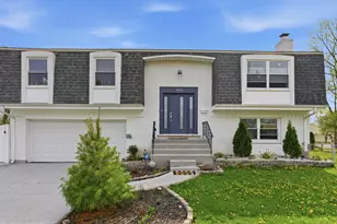 1065 N Smith St, Palatine, IL 60067 - Photo 2