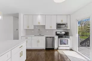 1065 N Smith St, Palatine, IL 60067 - Photo 4