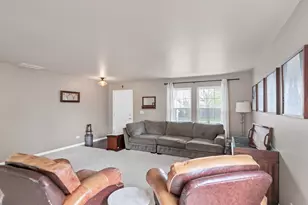 422 Westport Dr, Pingree Grove, IL 60140 - Photo 8