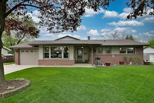 799 Brantwood Ave, Elk Grove Village, IL 60007 - Photo 2