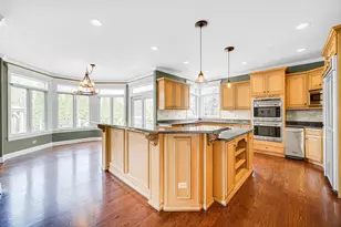 3N777 Walt Whitman Rd, Saint Charles, IL 60175 - Photo 12