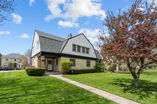 842 Lyster Rd, Highwood, IL 60040 - Photo 1