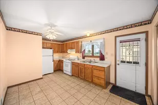 931 Miller Pl, Phoenix, IL 60426 - Photo 10