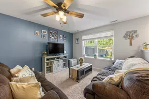 216 Maryland Ln, Pingree Grove, IL 60140 - Photo 10