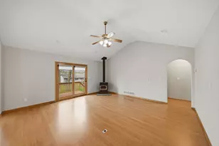 307 Portage Ln, Dixon, IL 61021 - Photo 4