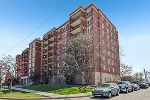 5555 N Cumberland Ave, Chicago, IL 60656 - Photo 1