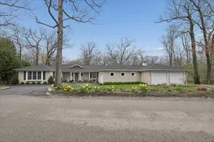 346 Crescent Dr, Lake Bluff, IL 60044 - Photo 2