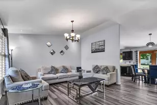 1438 Maple Ridge Ct, Carol Stream, IL 60188 - Photo 2