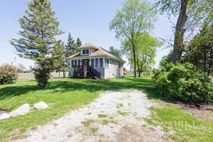 3743 S 8500E Rd, Saint Anne, IL 60964 - Photo 2