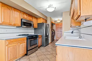 220 Whitewood Dr, Streamwood, IL 60107 - Photo 10